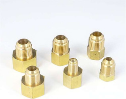 ZŁĄCZKA REDUKCYJNA KLIMATYZACJI I RUR CHŁODNICZYCH 1/4 m SAE x 3/8 f SAE